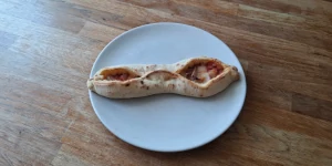 Traditional Sorrento Frusta pizza with tomato, mozzarella and basil