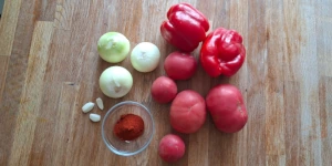 Lecsó Recipe - Hungarian Pepper Stew ingredients